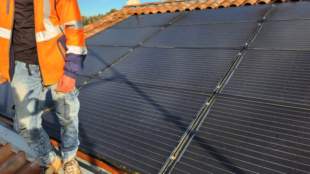 Rénovation de toiture six fours les plages panneau solaire pose panneau solaire six fours les plages panneau solaire